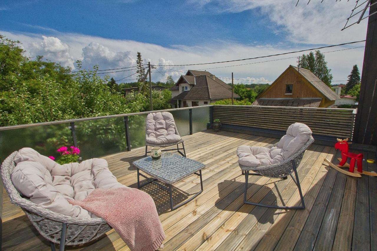 Apartment With Private Garden And Large Balcony Parnu Exterior photo