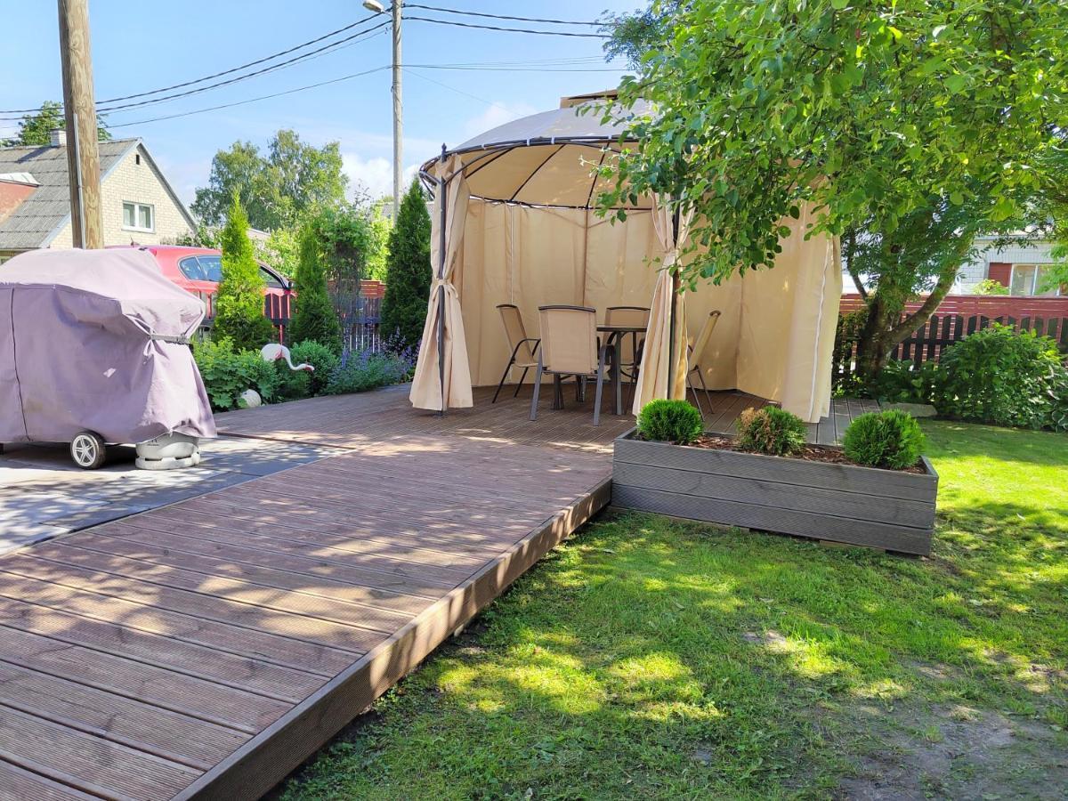 Apartment With Private Garden And Large Balcony Parnu Exterior photo